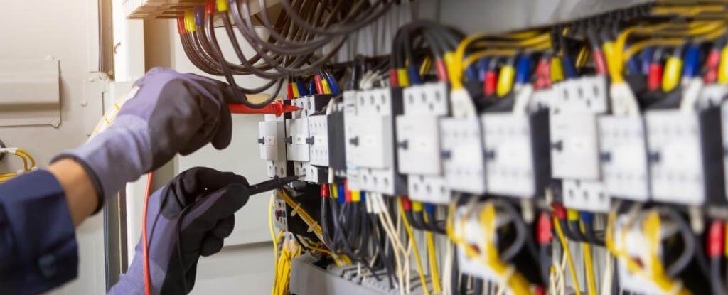 Berufshaftpflichtversicherung für Elektroinstallateure berechnen